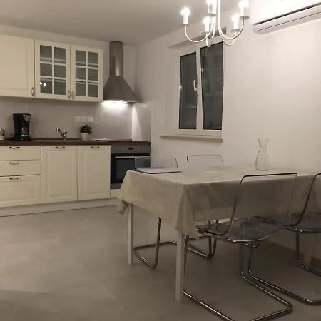 Fig Tree Apartment *